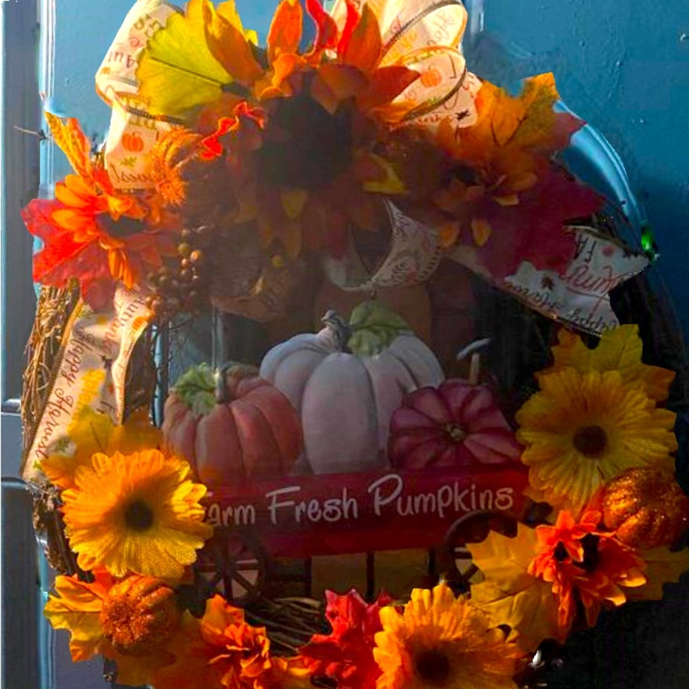 Hand made Autumn wreath with a beautiful pine scent.